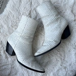 Matisse Caty Ankle Boot White Snake Black Heel Size 9